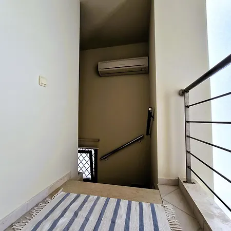 Mandarina Willa Kriopigi